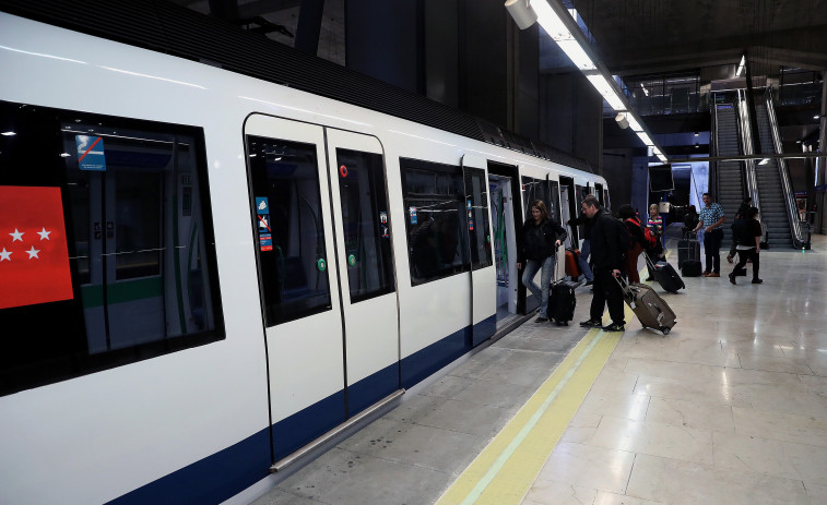 Así se quedó un vagón del metro de Madrid tras explotar un patinete eléctrico