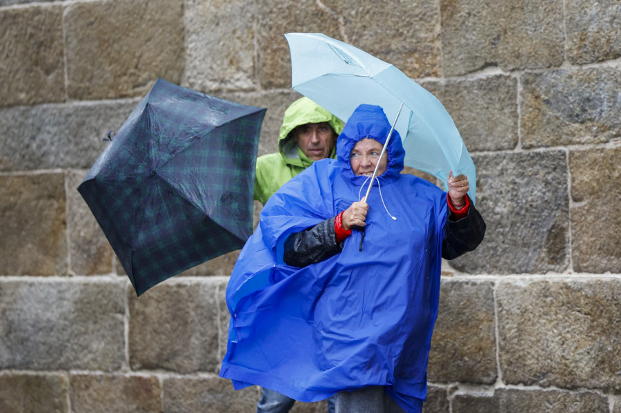 Una tromba de agua provoca inundaciones en las calles de varias ciudades de Galicia