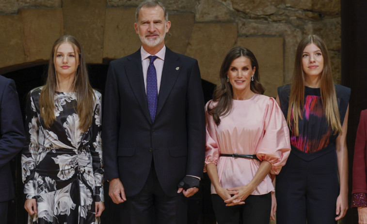 La familia real asiste al concierto por la “paz” de los Premios Princesa de Asturias