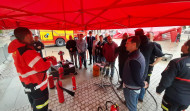 La prevención vuelve a ocupar la plaza de María Pita de la mano de los bomberos