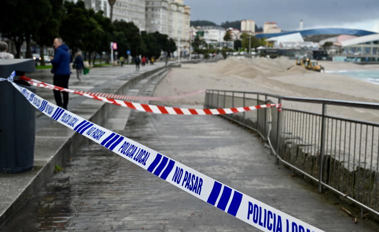 Las autoridades aconsejan precaución ante  la alerta roja que azotará la costa coruñesa