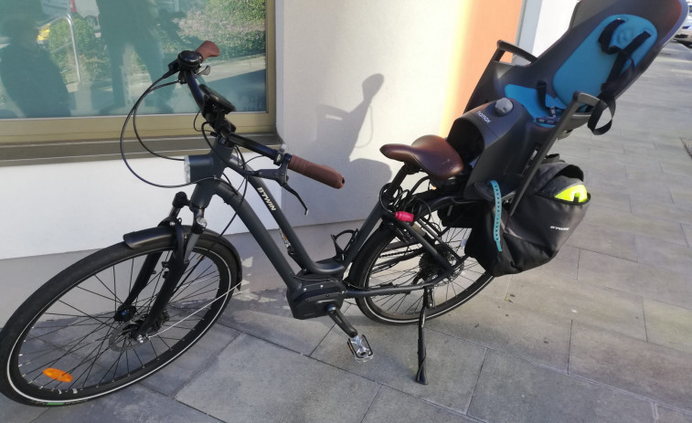 Entran a robar en un garaje y se llevan la bicicleta eléctrica de un comerciante de Os Mallos