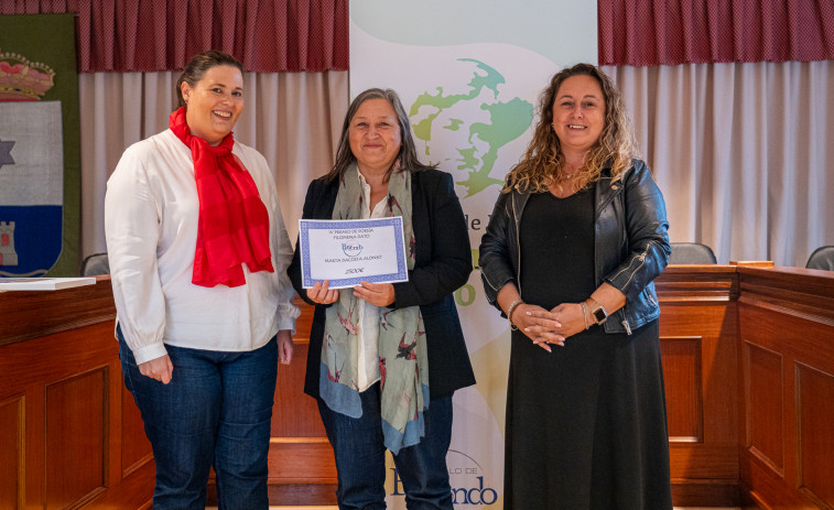 Marta Dacosta recibe o premio de poesía Filomena Dato de Bergondo