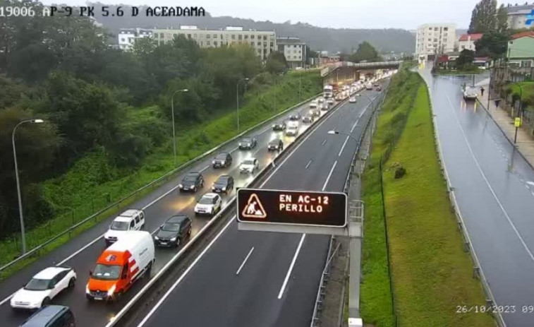 Colapso en la autopista por un accidente a la altura de A Barcala