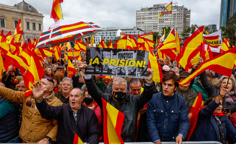 Vox concentra a 100.000 personas para protestar contra la amnistía y promete 