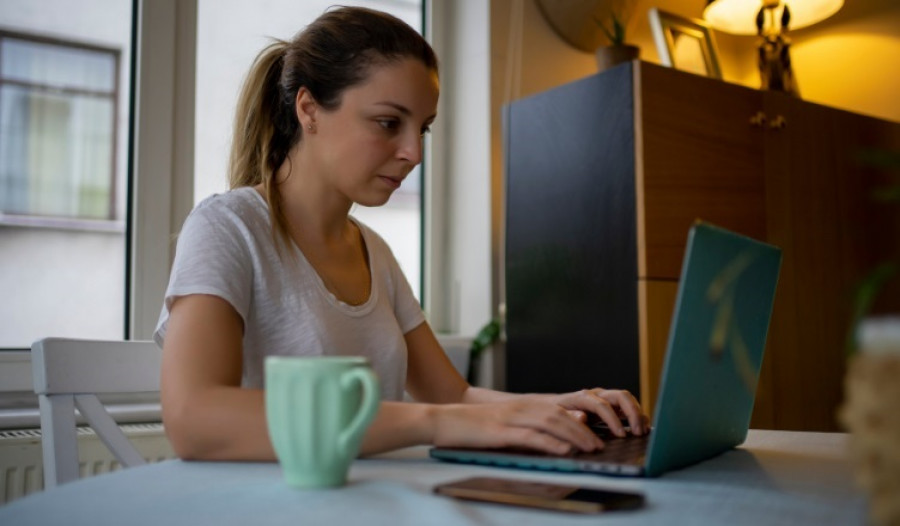 Las mujeres gallegas de entre 35 y 64 años utilizan más las tecnologías que los hombres