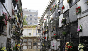 Los cementerios de A Coruña se llenan de visitas en Todos los Santos