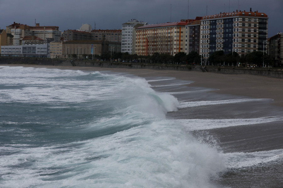 Aemet emite para este viernes una alerta naranja en A Coruña por viento y oleaje