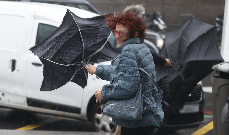 Alerta roja por temporal costero en Galicia y naranja por viento y lluvias