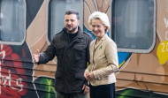 Zelenski recibe a Von der Leyen en la estación de trenes de Kiev
