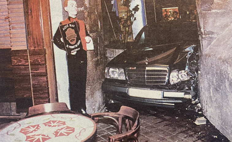 Hace 25 años | Un museo en la casa de María Pita y un Mercedes se empotra en la Marina
