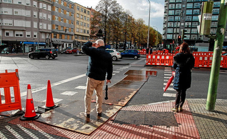 Quejas vecinales por el ruido que genera la obra del carril bici en la avenida de Arteixo