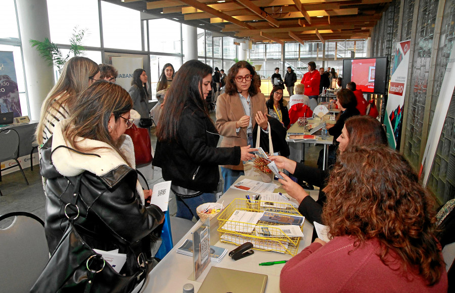 La Feria de Empleo se convierte en puente entre jóvenes y empresas