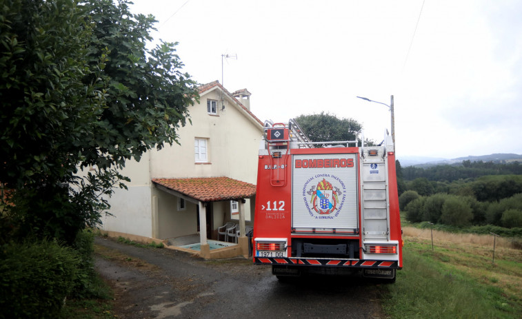 Muere un hombre en un incendio en la calle Alcalde Beccaría de Betanzos