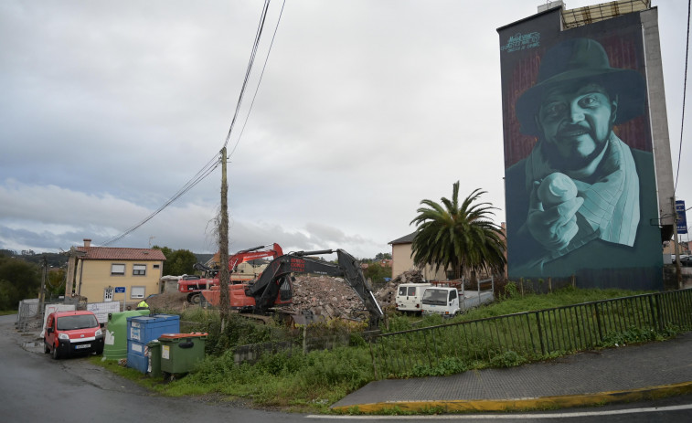 La demolición de un edificio ilegal cambia por completo  el horizonte de Os Campóns