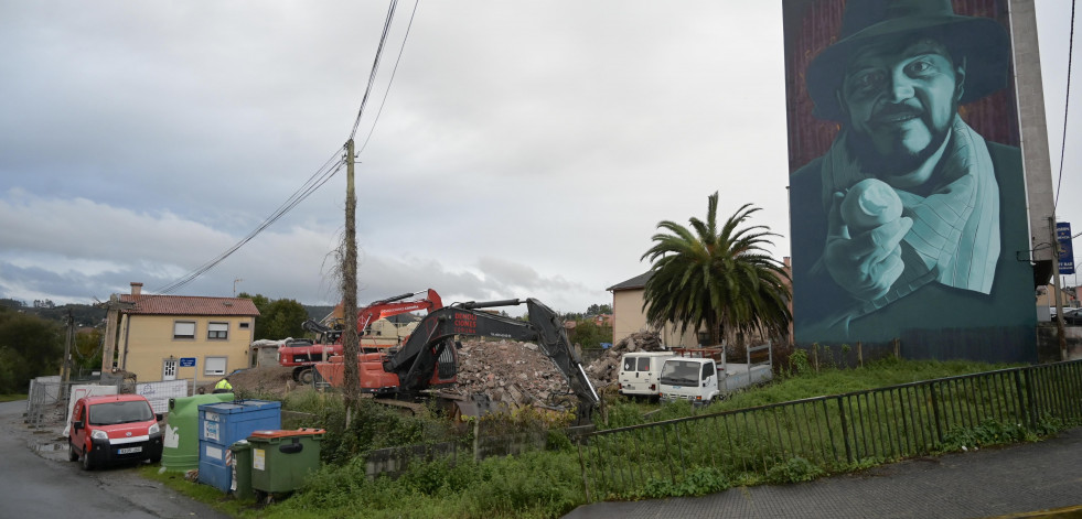 La demolición de un edificio ilegal cambia por completo  el horizonte de Os Campóns