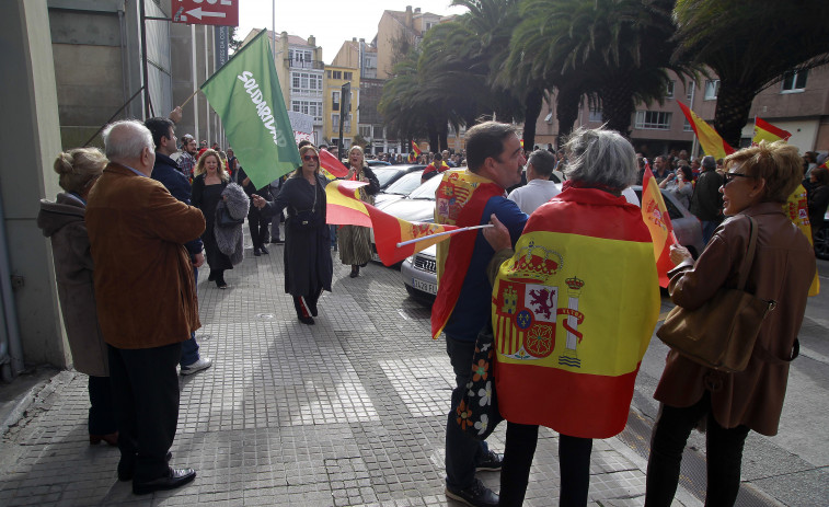 Más de seis mil personas abarrotan Méndez Núñez para protestar contra la amnistía