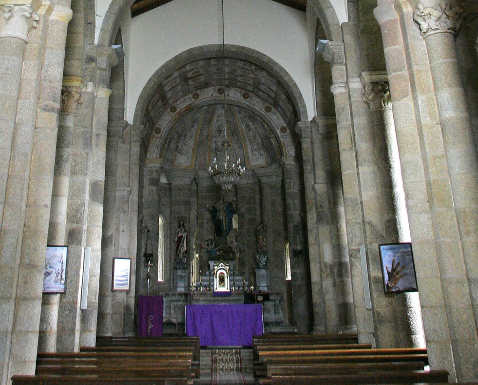 Interior de la iglesia de Santa María de Cambre