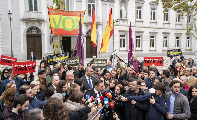 Vox se querella contra Sánchez y Puigdemont por cohecho