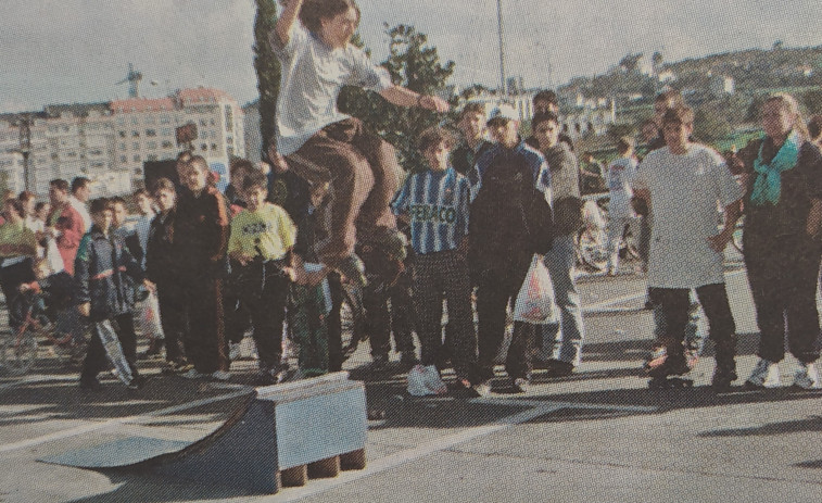 Hace 25 años | Vázquez, Cuiña y una escena de cama, y carrera por la integración en A Coruña