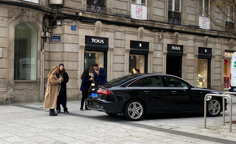 Eugenia Silva sorprende a los compradores del Zara de la calle Compostela