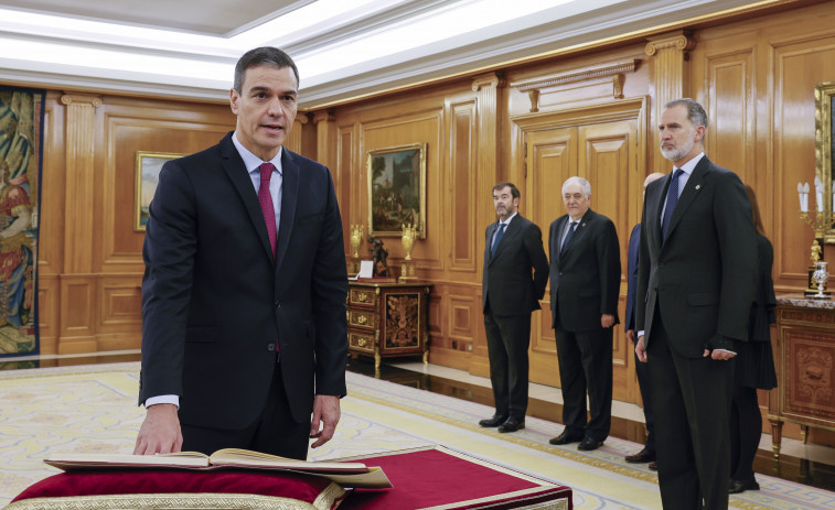 Sánchez promete su cargo de presidente ante el rey y la Constitución en la Zarzuela