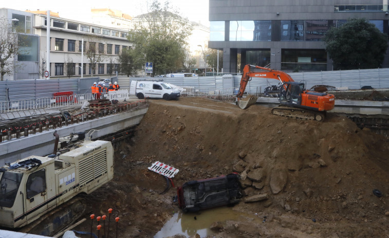 Detenido tras robar un coche y  precipitarse con él al fondo de una obra en Manuel Murguía