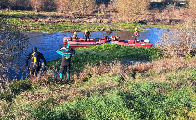 Localizan en el vehículo en el río el cuerpo del desaparecido en Porqueira