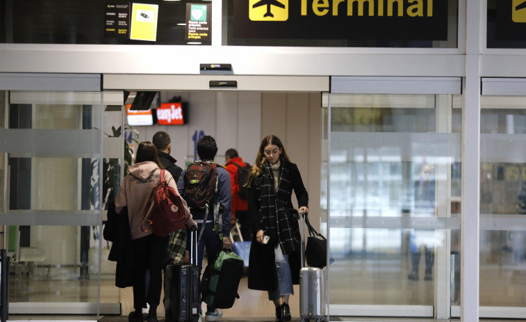 El aeropuerto de A Coruña registró la tercera mejor temporada alta de su historia