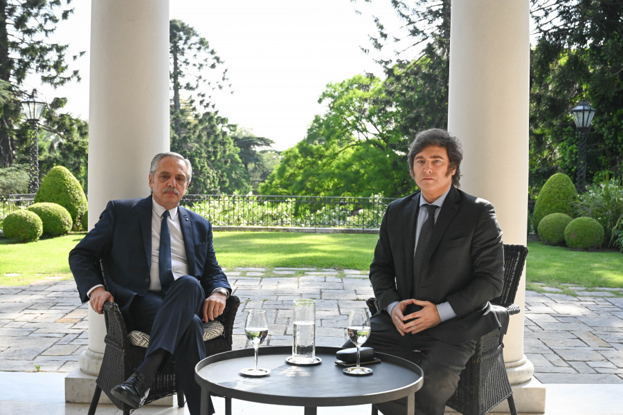 Primer encuentro entre Milei y Fernández ante el relevo en Argentina