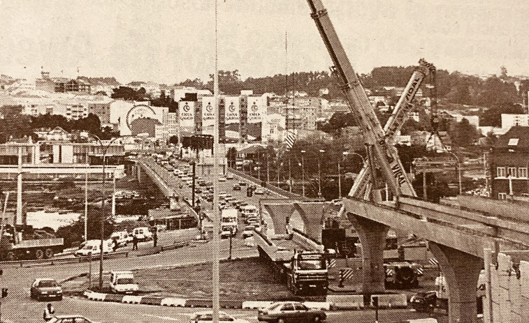 Hace 25 años | Las vigas del viaducto sobrevuelan la glorieta del Pasaje y el Inter quiere a Naybet