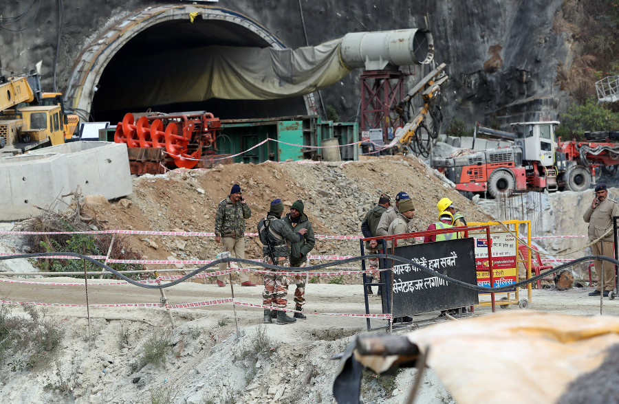 Completan la vía de escape para los 41 obreros atrapados hace 17 días en un túnel de la India