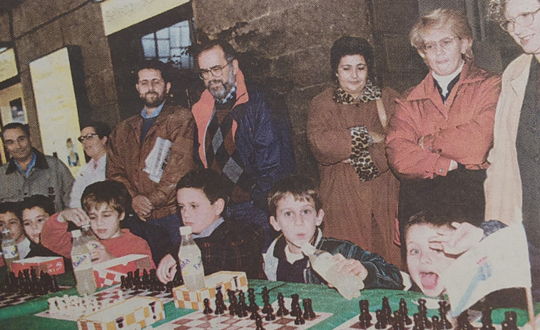Hace 25 años | Fin a las cuatro camas por habitación del Canalejo y cien contra uno al ajedrez