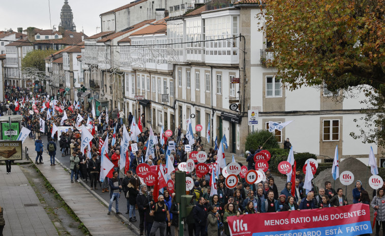 El profesorado gallego vuelve a salir a la calle para protestar contra el acuerdo de reducción de ratios y horario