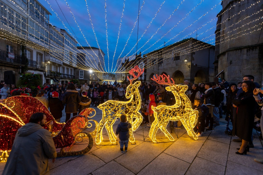 Los niños encienden la Navidad desde la plaza de la Constitución
