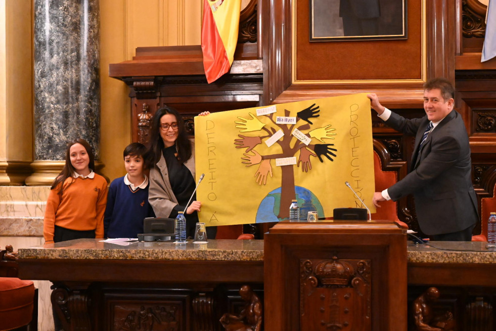 María Pita ofrece a los niños participar en el Gobierno local   @Pedro Puig (1)