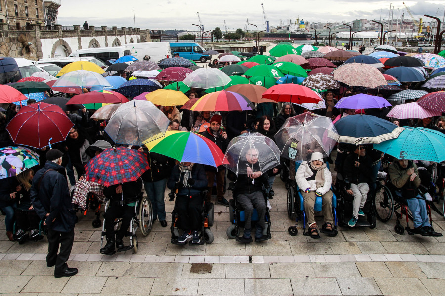 'Bajo el mismo paraguas' en A Coruña: las personas con discapacidad celebran su día