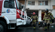 Trasladan a dos guardias civiles y a una mujer tras un incendio en su casa en Cambre