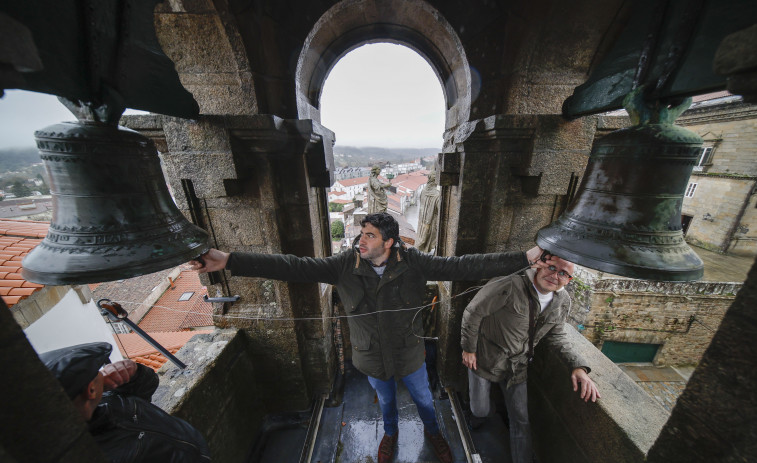 Santiago vive 15 minutos de repique de campanas por los 30 años del Camino Francés