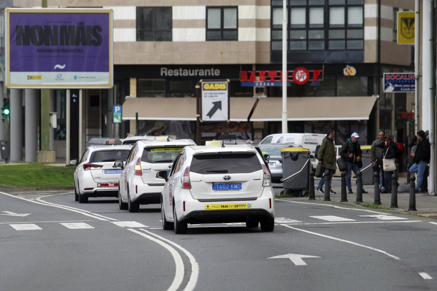 La mayoría de los taxis de A Coruña ya aplican la nueva tarifa, mientras otros lo harán esta semana