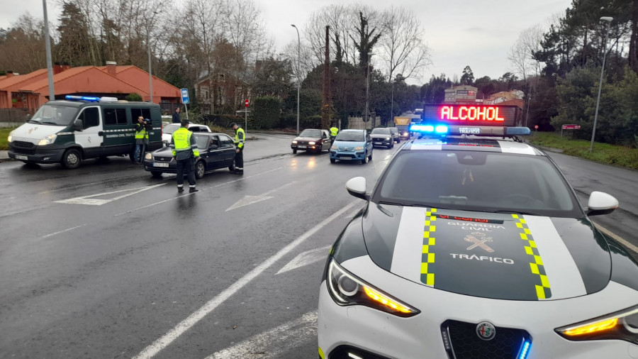 La Guardia Civil pilla a tres personas en A Coruña conduciendo sin carnet