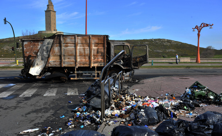 Los basureros de A Coruña convocan una huelga indefinida para estas navidades