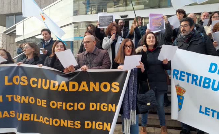 Los abogados del turno de oficio se manifiestan en A Coruña