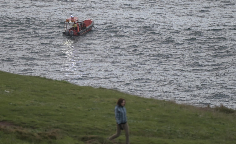 Rescatan el cadáver de un hombre de mediana edad de las aguas frente a la Torre de Hércules