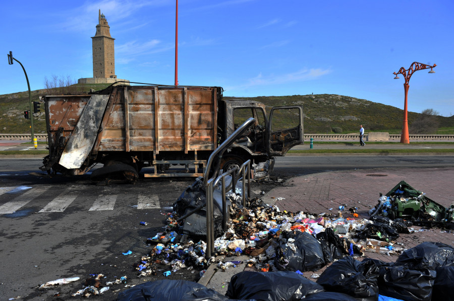 La alcaldesa de A Coruña: "No me tembló la mano cuando tuve que declarar una emergencia sanitaria"