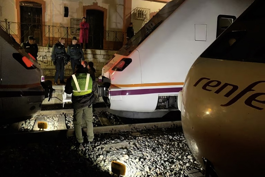 Renfe y Adif apuntan a un posible error humano en el choque de trenes de Málaga