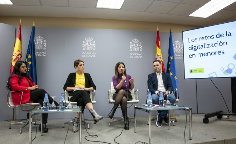 Varios ministerios abordarán el prohibir los móviles en los colegios