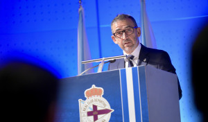 Un exultante Álvaro García Diéguez festeja el ascenso como el que más