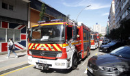 Evacuadas al hospital tres personas por un incendio en la avenida de Finisterre