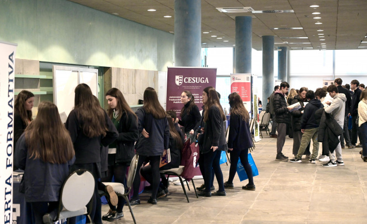 Los jóvenes coruñeses se plantean su futuro universitario en Unitour